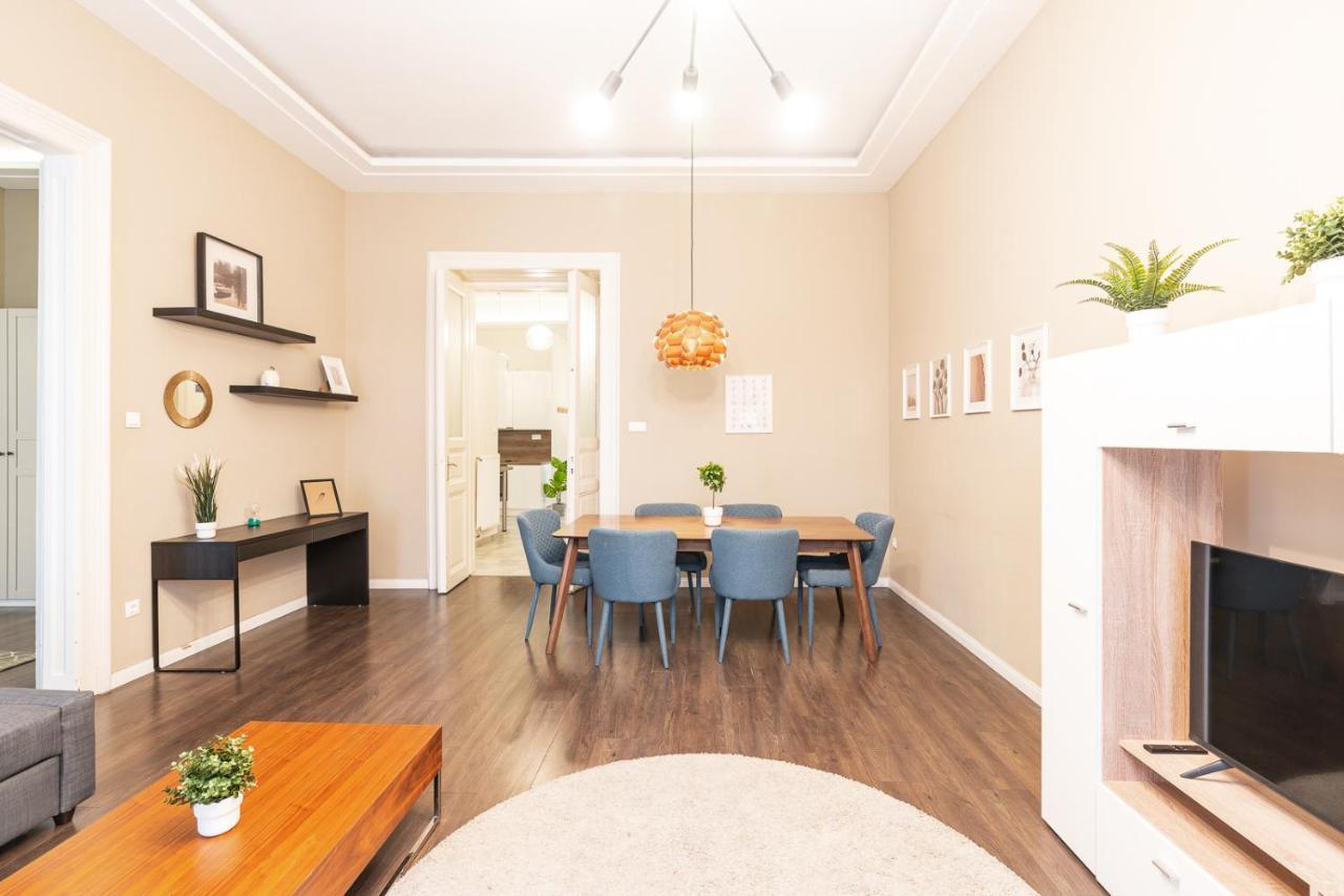 Spacious Luxury Apartment At The Heart Of Будапеща Екстериор снимка