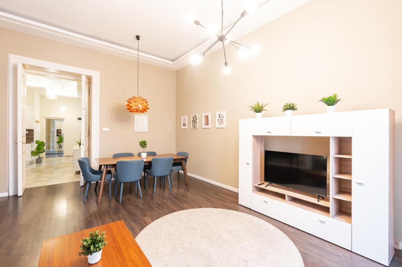 Spacious Luxury Apartment At The Heart Of Будапеща Екстериор снимка