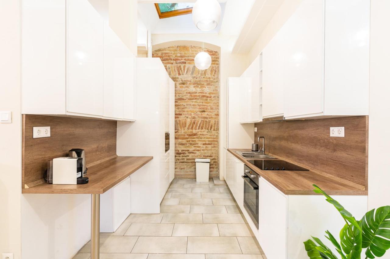 Spacious Luxury Apartment At The Heart Of Будапеща Екстериор снимка