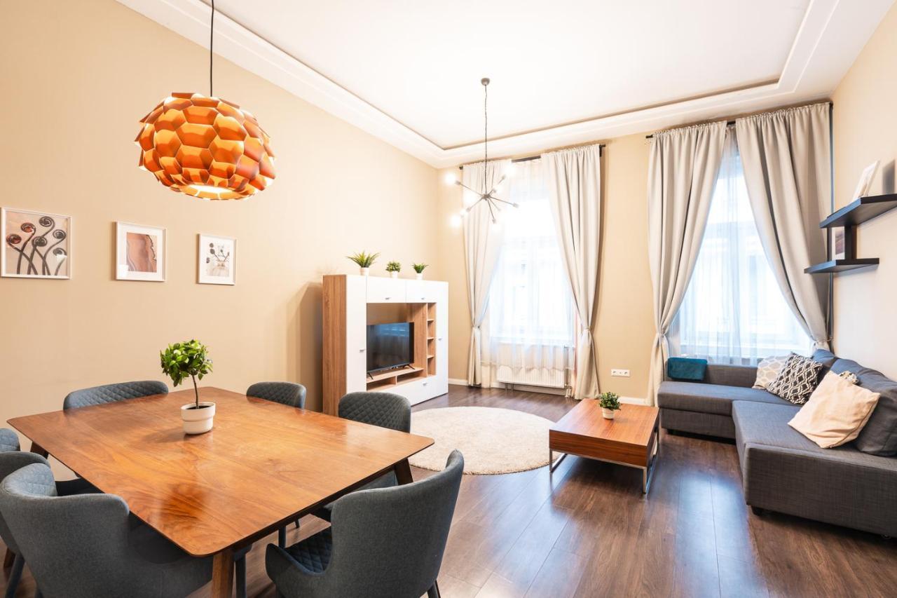 Spacious Luxury Apartment At The Heart Of Будапеща Екстериор снимка